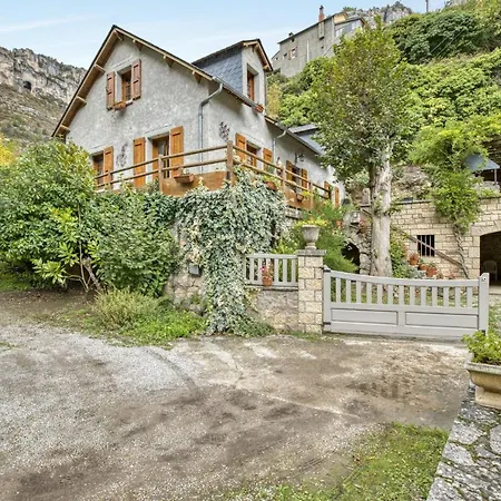 Vue: Luxe 4-chambre Avec Piscine à Pierre Des Tripiers Saint-Pierre-des-Tripiers