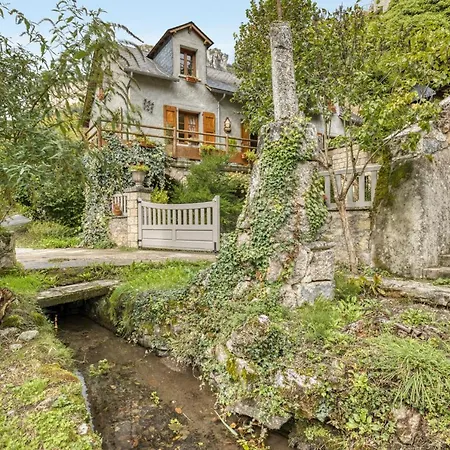 Vue: Luxe 4-chambre Avec Piscine à Pierre Des Tripiers Saint-Pierre-des-Tripiers