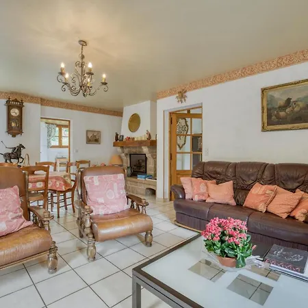Villa Vue: Luxe 4-chambre Avec Piscine à Pierre Des Tripiers Saint-Pierre-des-Tripiers