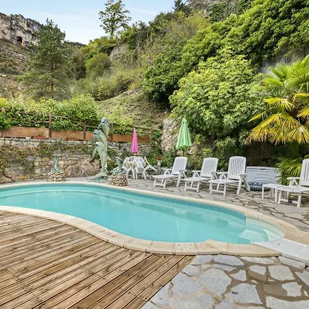 Villa Vue: Luxe 4-chambre Avec Piscine à Pierre Des Tripiers Saint-Pierre-des-Tripiers