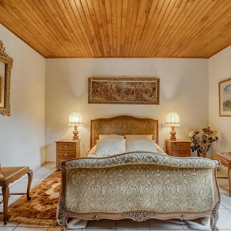 Vue: Luxe 4-chambre Avec Piscine à Pierre Des Tripiers Villa Saint-Pierre-des-Tripiers