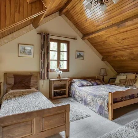 Villa Vue: Luxe 4-chambre Avec Piscine à Pierre Des Tripiers Saint-Pierre-des-Tripiers