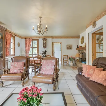 Vue: Luxe 4-chambre Avec Piscine à Pierre Des Tripiers Villa Saint-Pierre-des-Tripiers