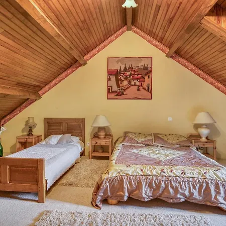 Vue: Luxe 4-chambre Avec Piscine à Pierre Des Tripiers
