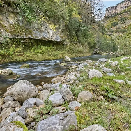 Villa De 4 Avec Vue Sur Le Piscine Privee Et Jardin Amenage A Pierre Des Tripiers