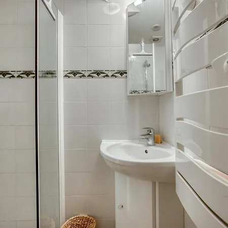 Spacieuse A Avec Piscine Privee