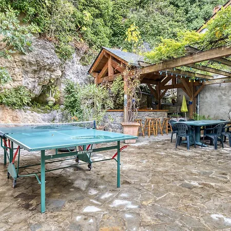 Vue: Luxe 4-chambre Avec Piscine à Pierre Des Tripiers * Saint-Pierre-des-Tripiers