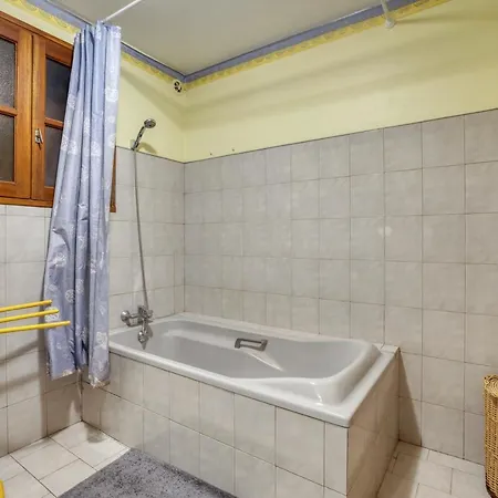 Vue: Luxe 4-chambre Avec Piscine à Pierre Des Tripiers Villa Saint-Pierre-des-Tripiers
