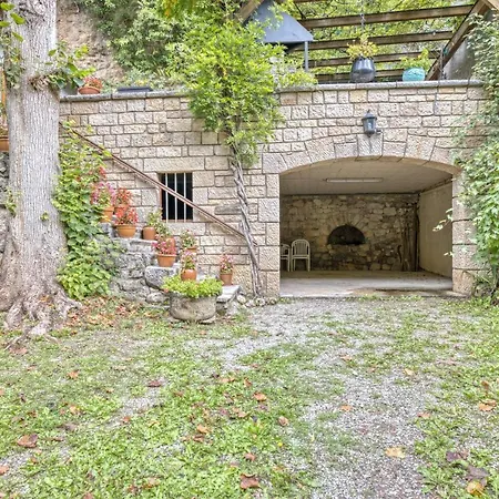 Villa De 4 Avec Vue Sur Le Piscine Privee Et Jardin Amenage A Pierre Des Tripiers *